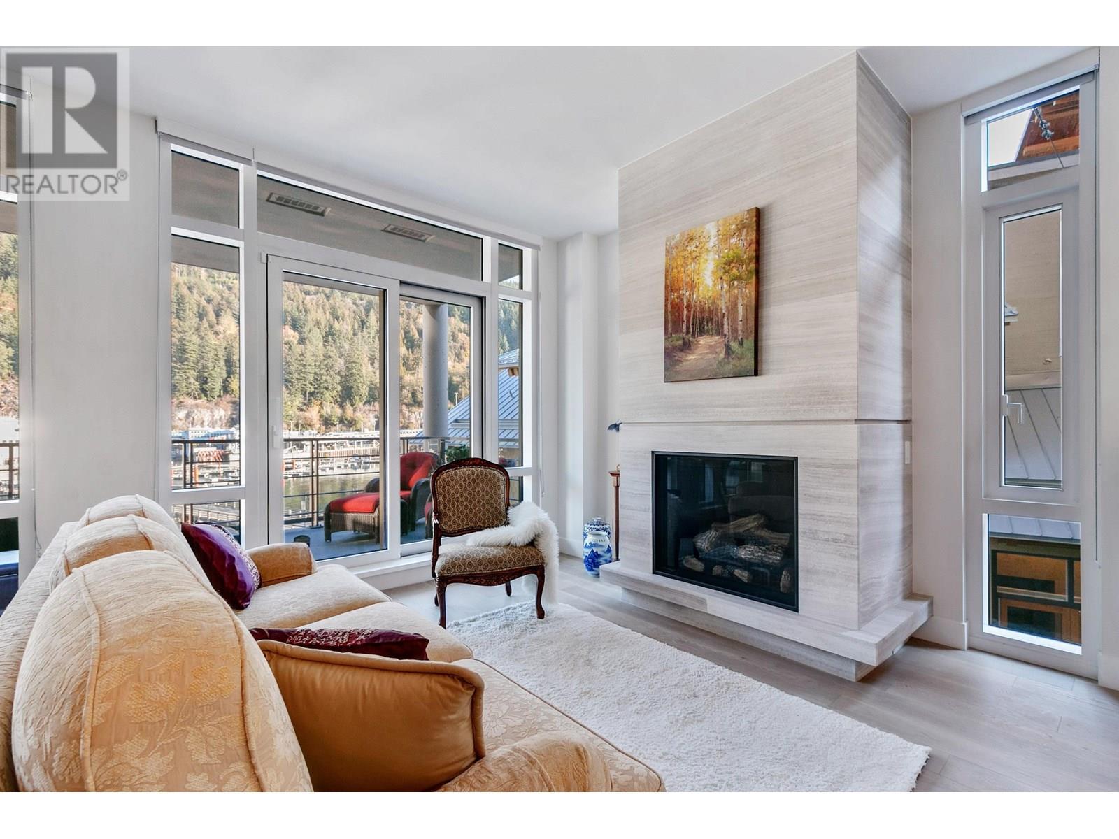 303 6697 NELSON AVENUE, West Vancouver
