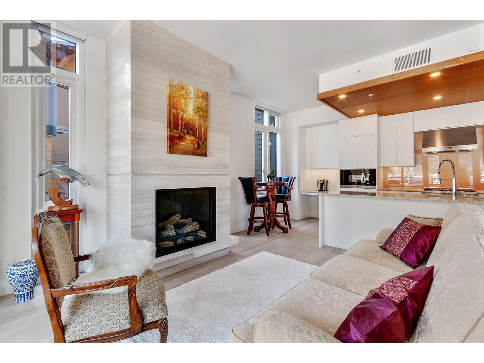 303 6697 NELSON AVENUE, West Vancouver