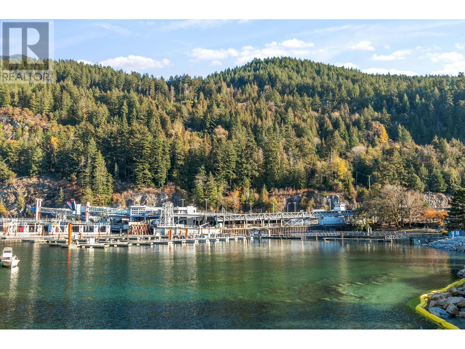 303 6697 NELSON AVENUE, West Vancouver