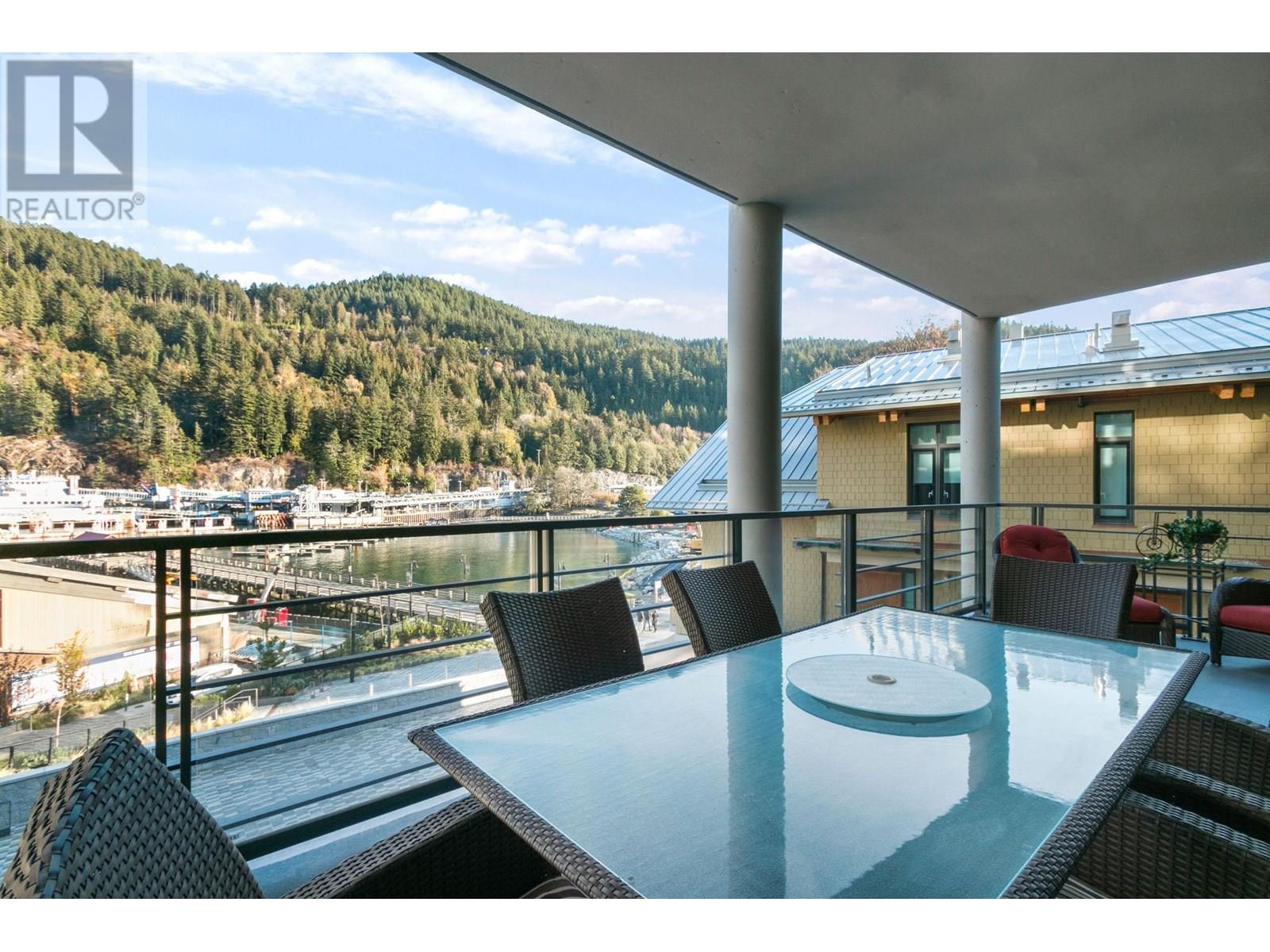 303 6697 NELSON AVENUE, West Vancouver