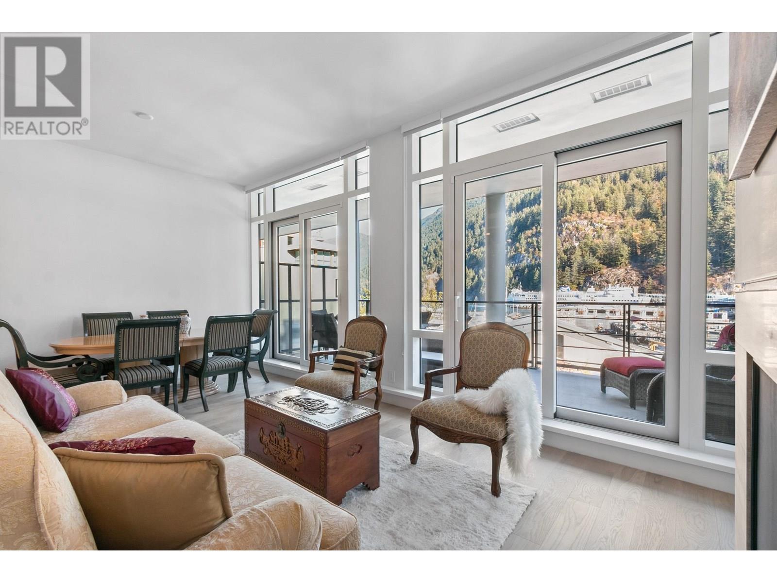 303 6697 NELSON AVENUE, West Vancouver