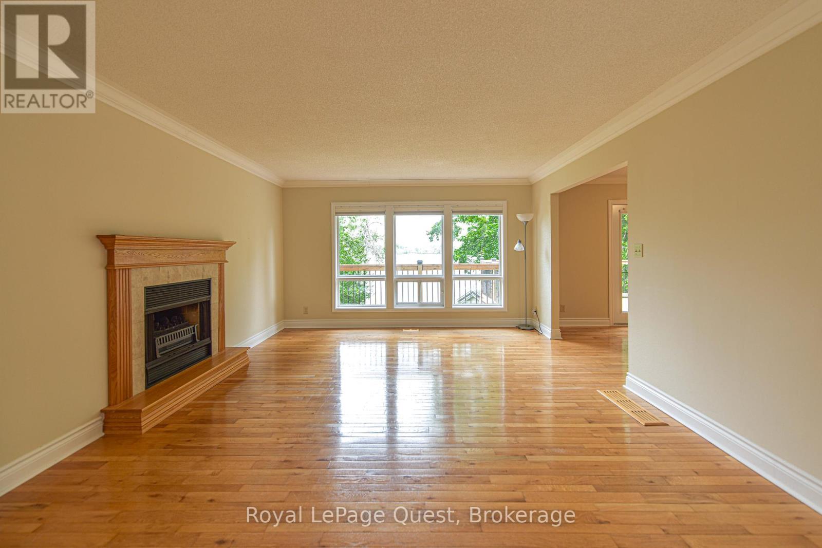 Photo 11 of 27 Heyden Avenue, Orillia ON