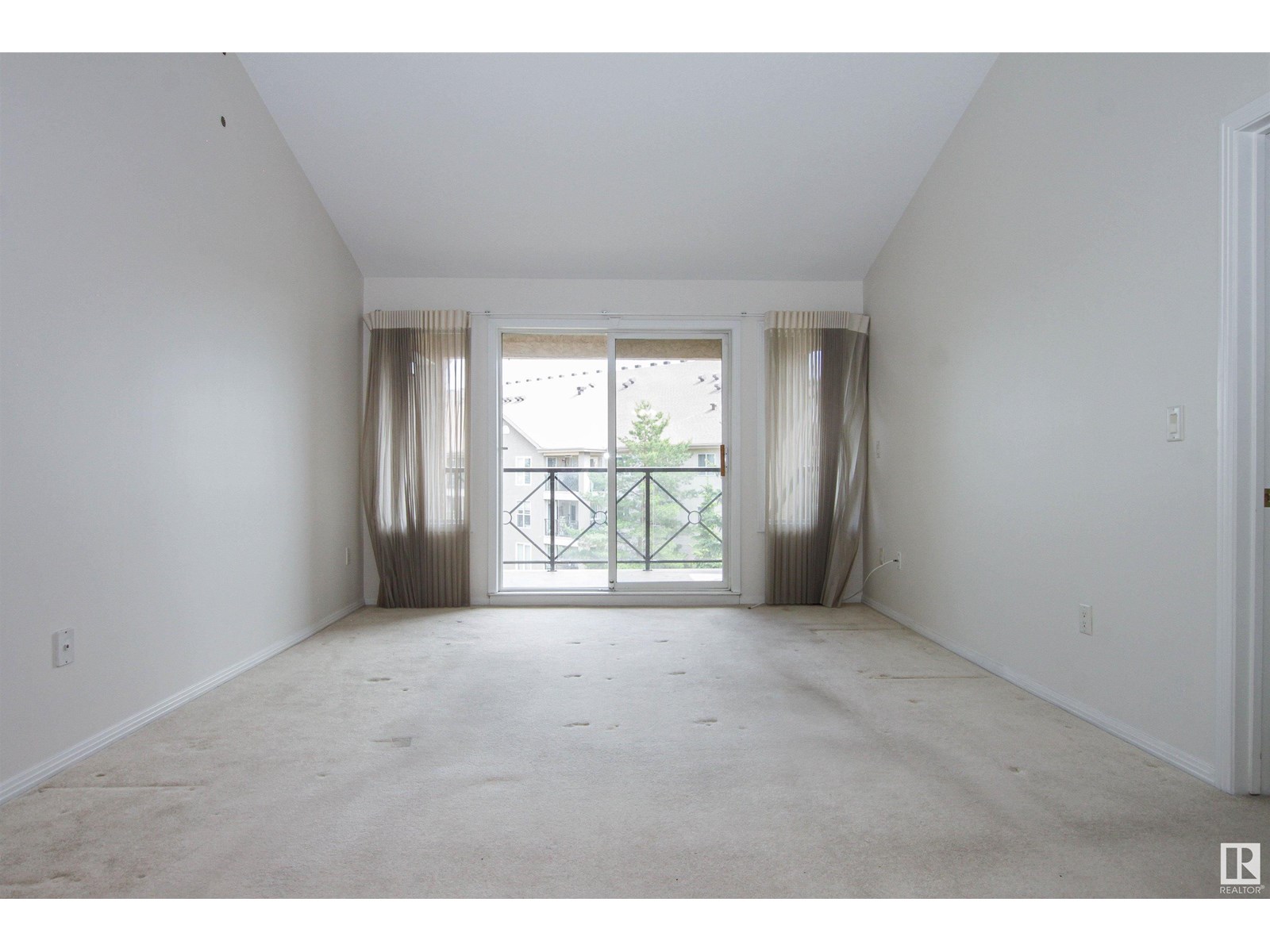 Photo 8 of 402 8912 156 St Nw, Edmonton AB