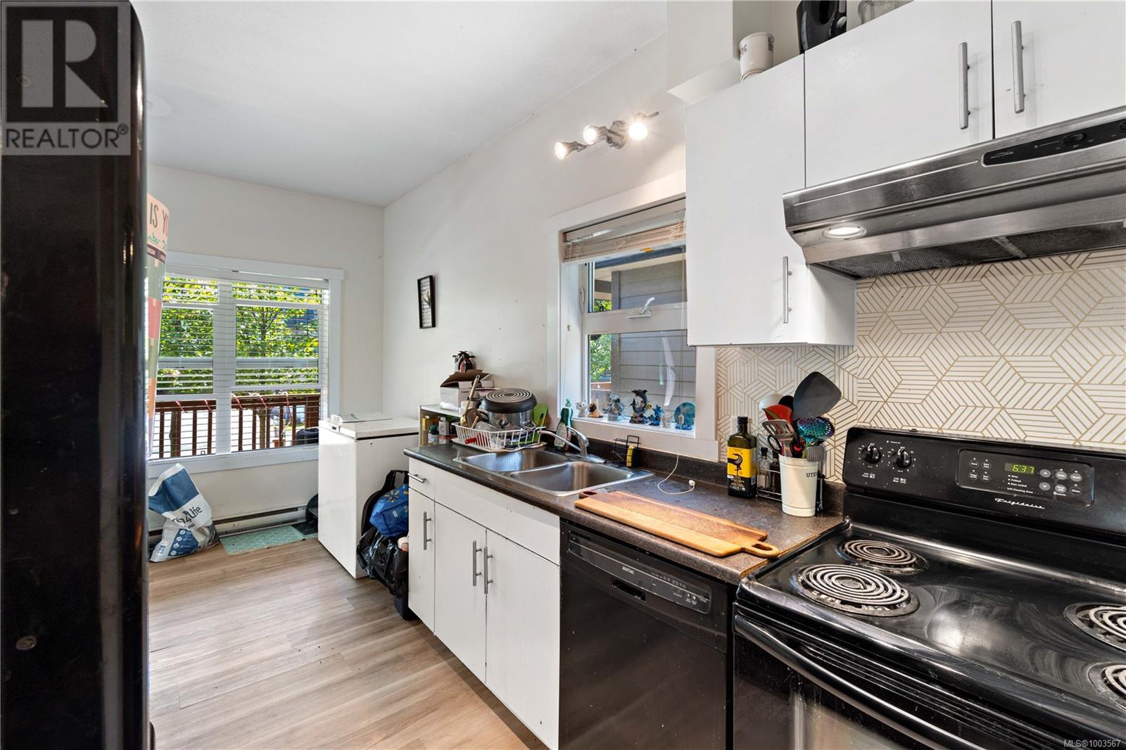Photo 10 of 101 582 Rosehill St, Nanaimo BC