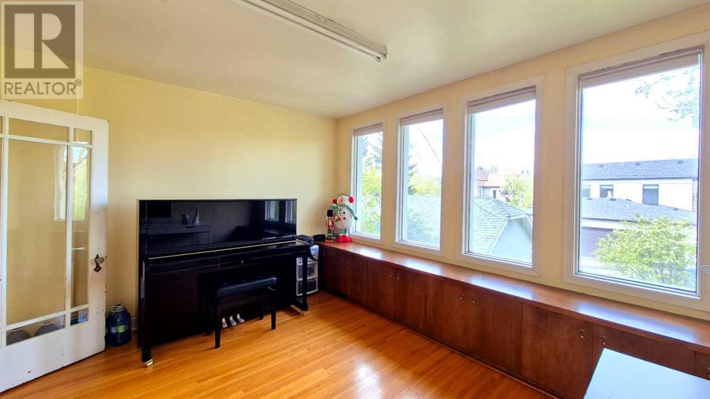 Single Family House for Sale in  Superior Avenue SW Scarboro Calgary 