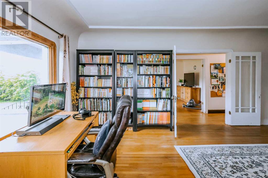Single Family House for Sale in  Superior Avenue SW Scarboro Calgary 