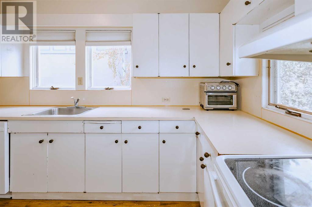 Single Family House for Sale in  Superior Avenue SW Scarboro Calgary 