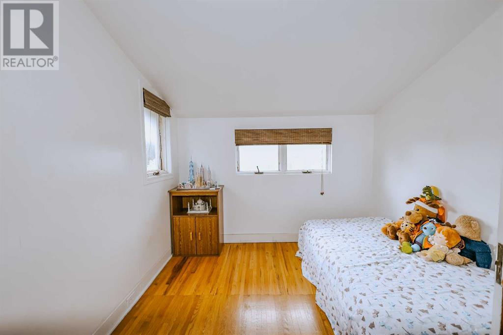 Single Family House for Sale in  Superior Avenue SW Scarboro Calgary 