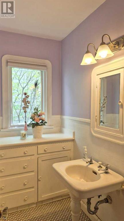 Single Family House for Sale in  Superior Avenue SW Scarboro Calgary 