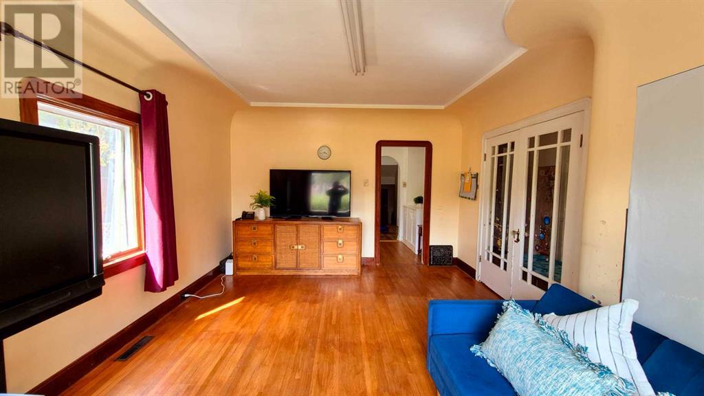 Single Family House for Sale in  Superior Avenue SW Scarboro Calgary 