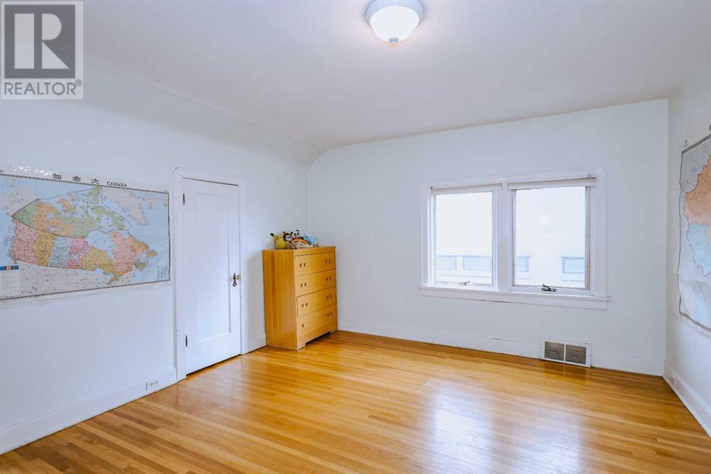 Single Family House for Sale in  Superior Avenue SW Scarboro Calgary 