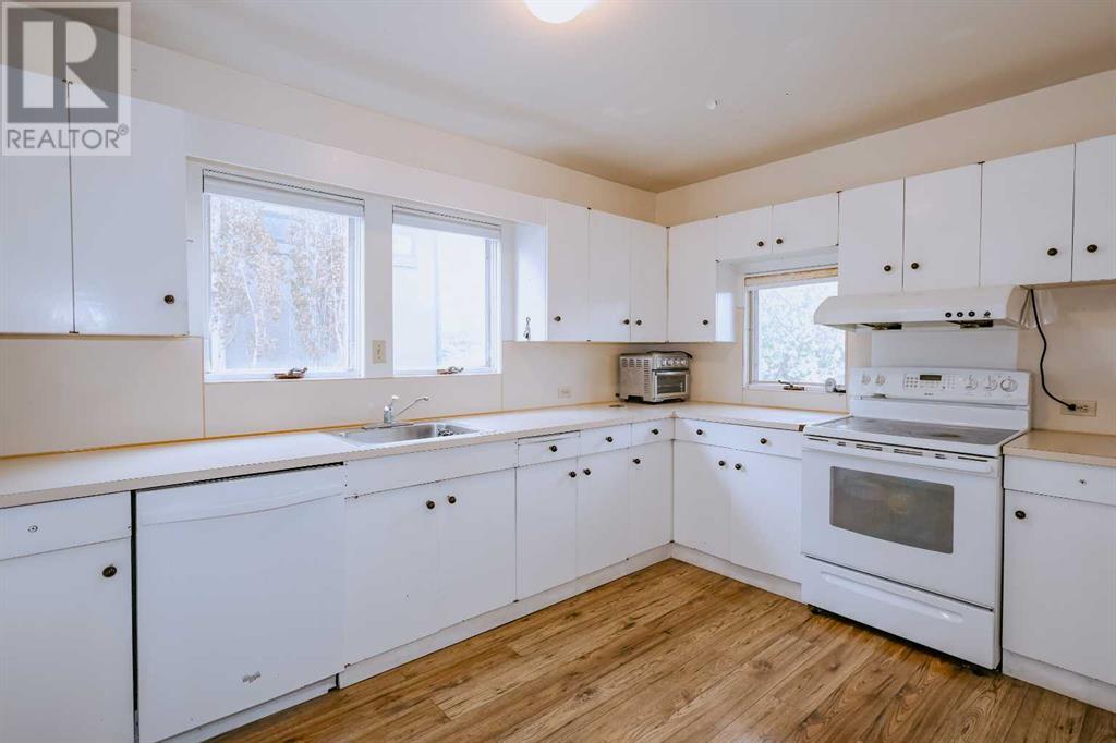 Single Family House for Sale in  Superior Avenue SW Scarboro Calgary 