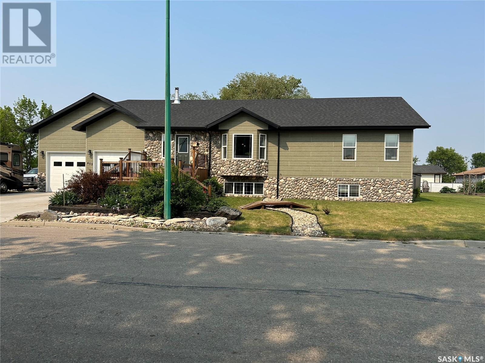 Photo 11 of 455 4th Street, Carrot River SK