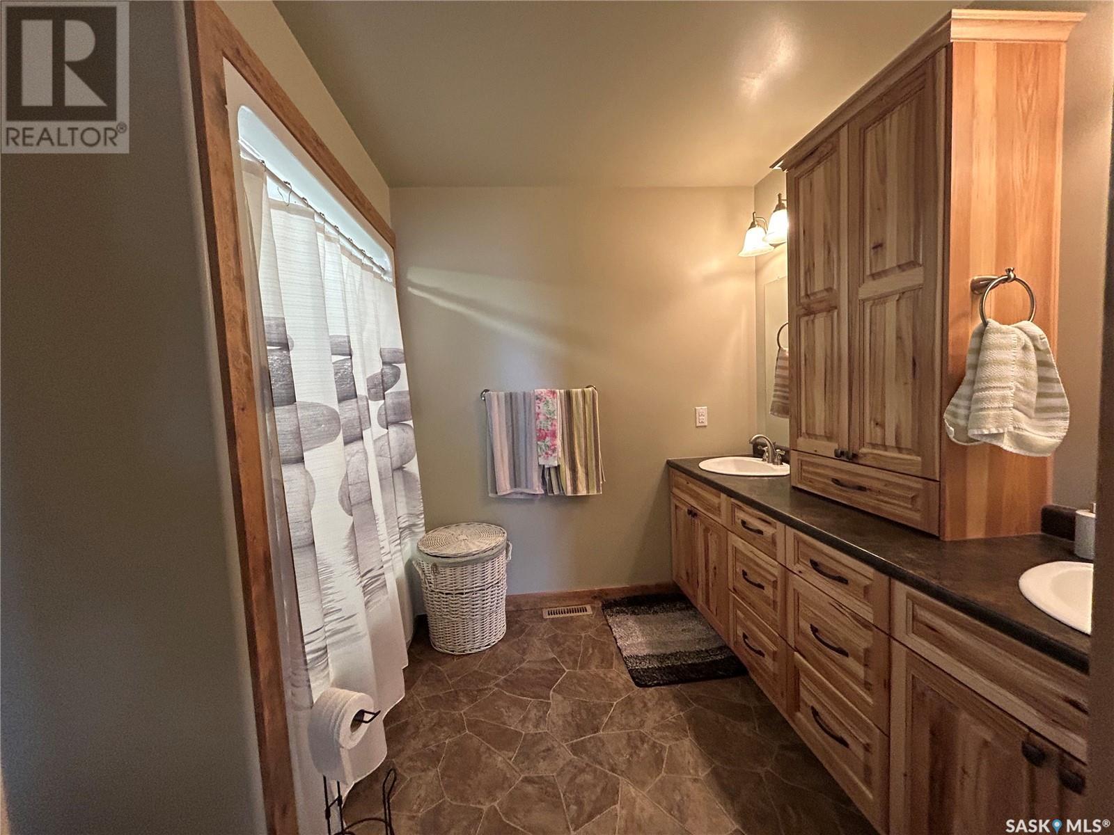 Photo 13 of 455 4th Street, Carrot River SK