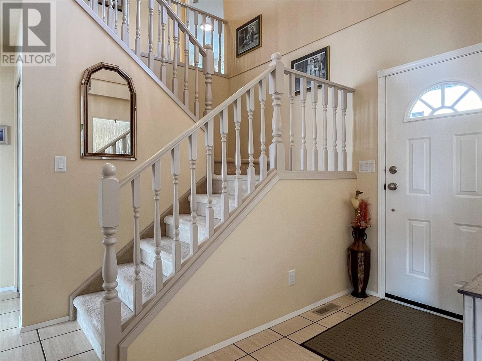 8 BAYVIEW Crescent, Osoyoos