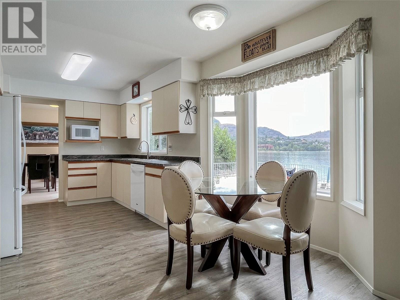 8 BAYVIEW Crescent, Osoyoos