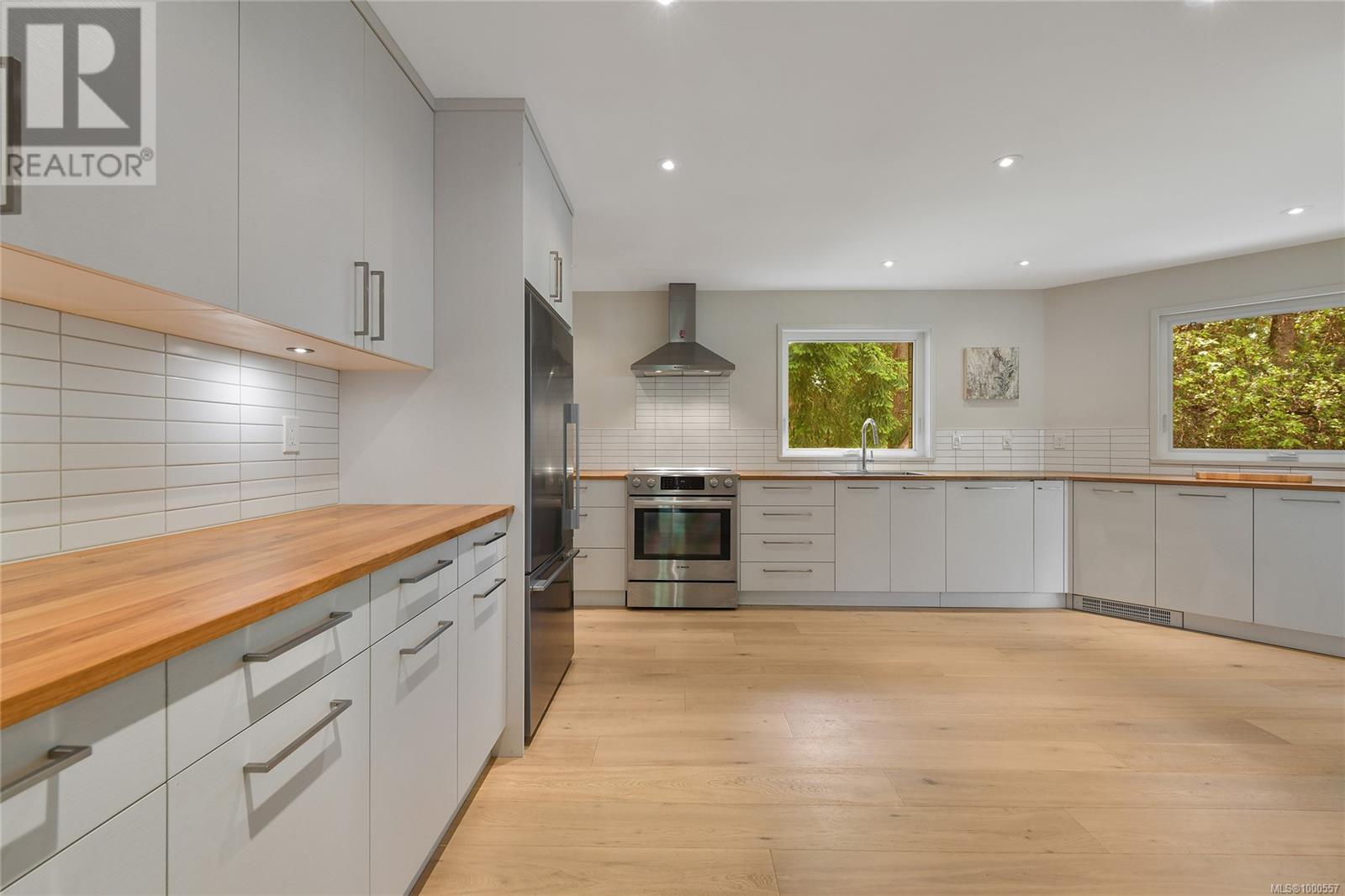  297 Wood Dale Drive, Mayne Island