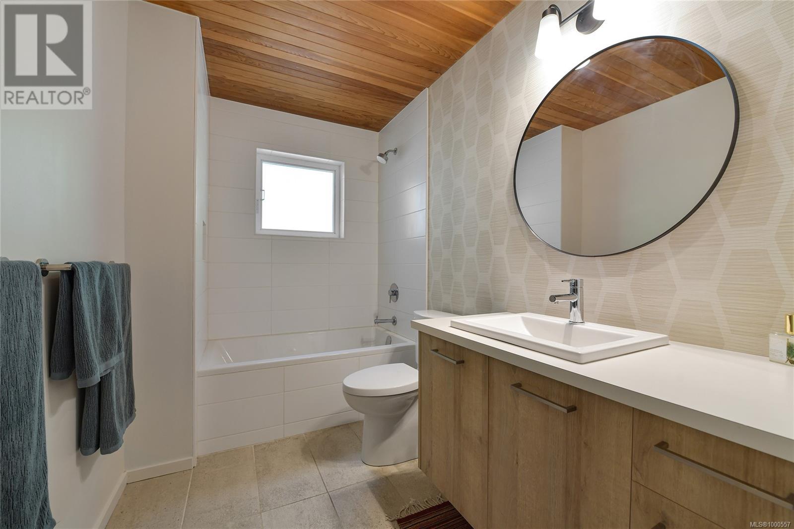  297 Wood Dale Drive, Mayne Island