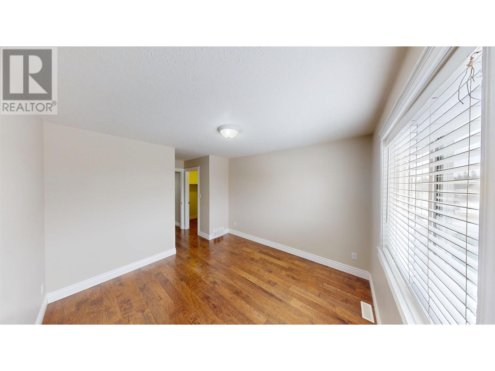 Photo 4 of 9616 118 Avenue, Fort St John BC