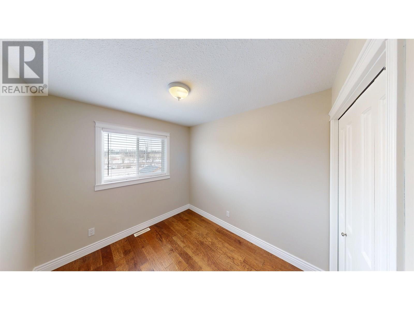 Photo 3 of 9616 118 Avenue, Fort St John BC
