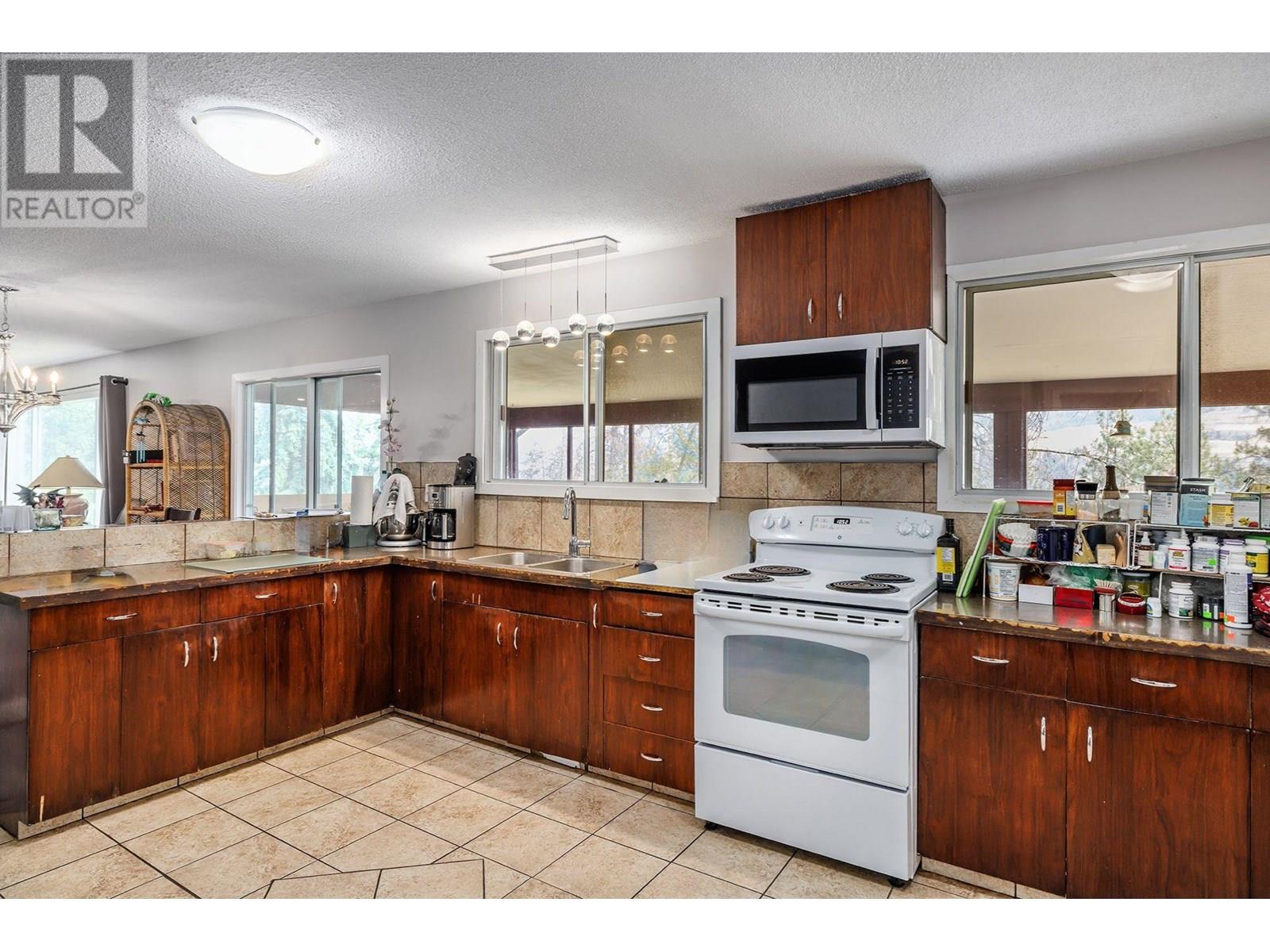  11175 Pretty Road, Lake Country