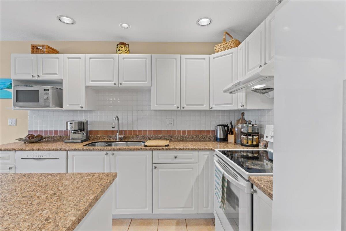 204 1153 VIDAL STREET, White Rock real estate listing R2980784