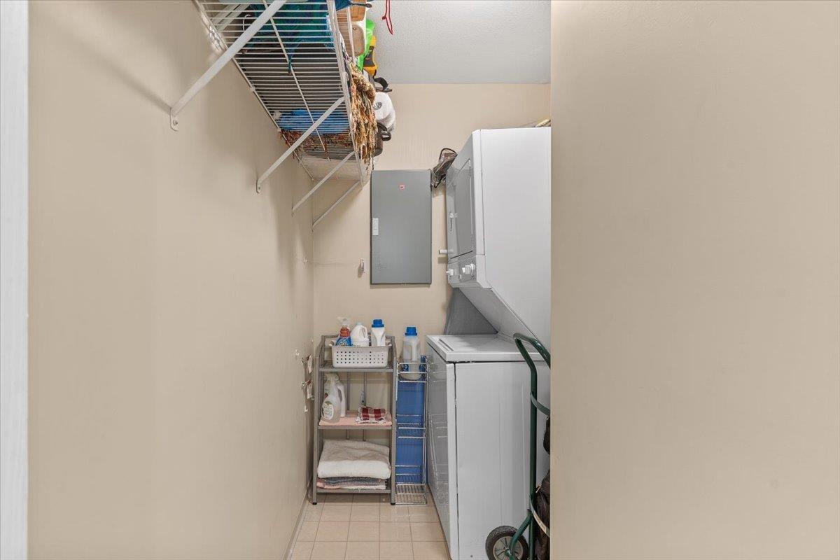 204 1153 VIDAL STREET, White Rock real estate listing R2980784
