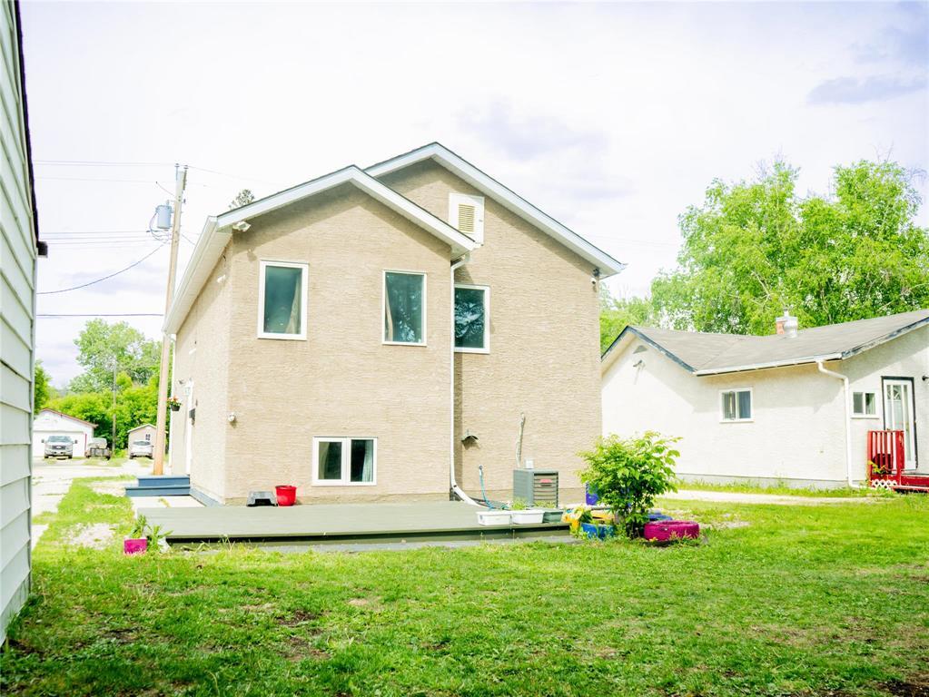 Photo 12 of 524 Morris Avenue, Selkirk MB