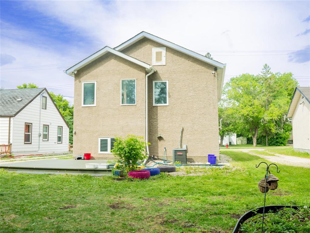 Photo 26 of 524 Morris Avenue, Selkirk MB
