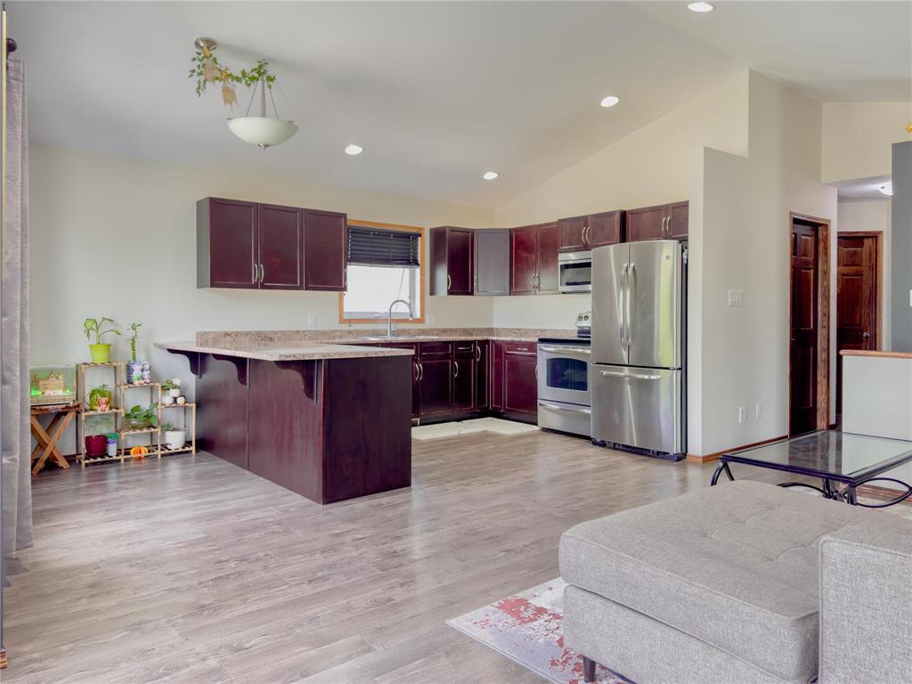 Photo 15 of 524 Morris Avenue, Selkirk MB
