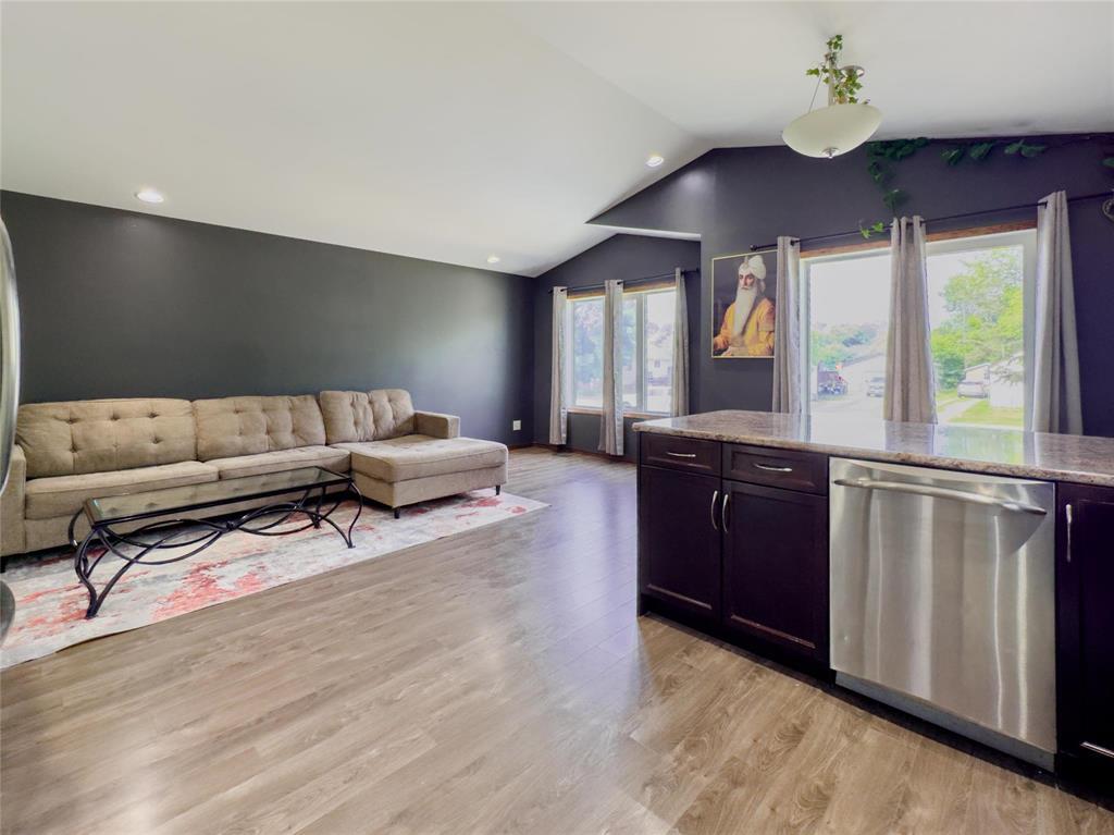 Photo 27 of 524 Morris Avenue, Selkirk MB