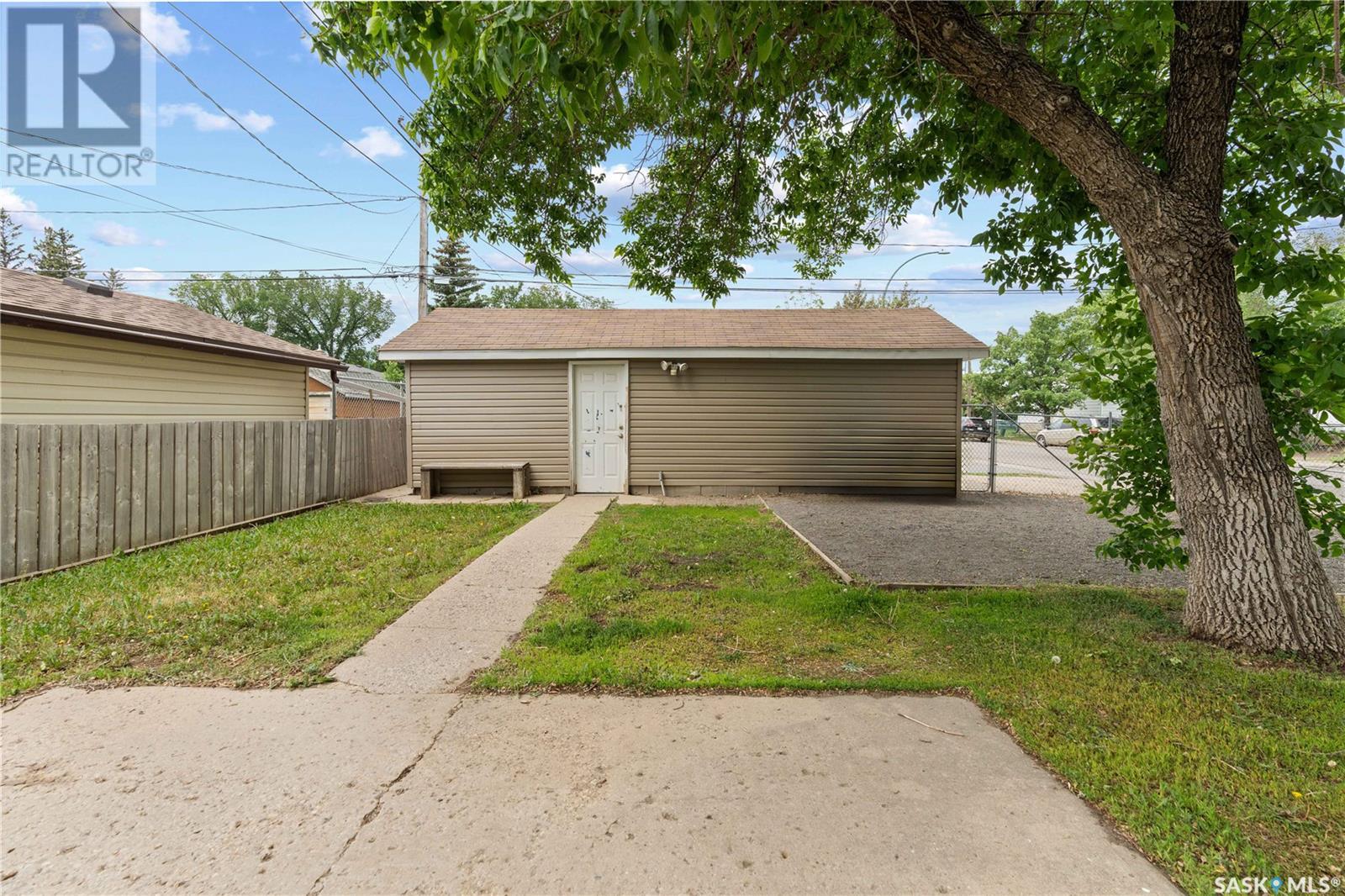 Photo 13 of 1200 Atkinson Street, Regina SK