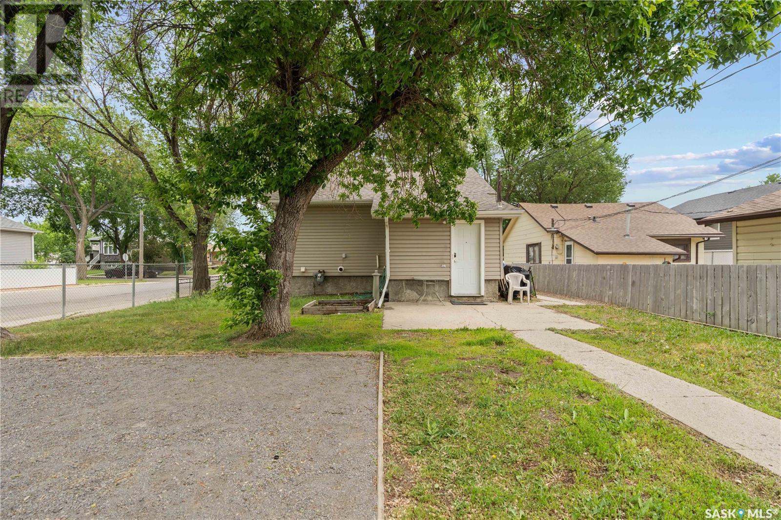 Photo 4 of 1200 Atkinson Street, Regina SK