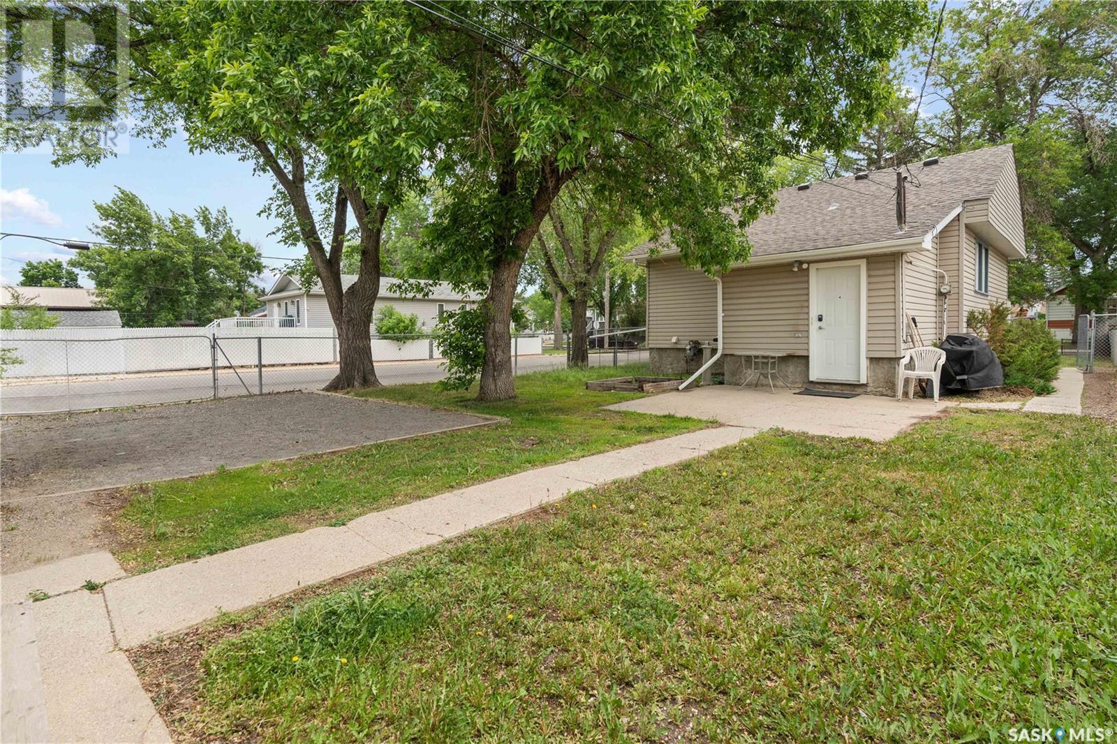 Photo 16 of 1200 Atkinson Street, Regina SK