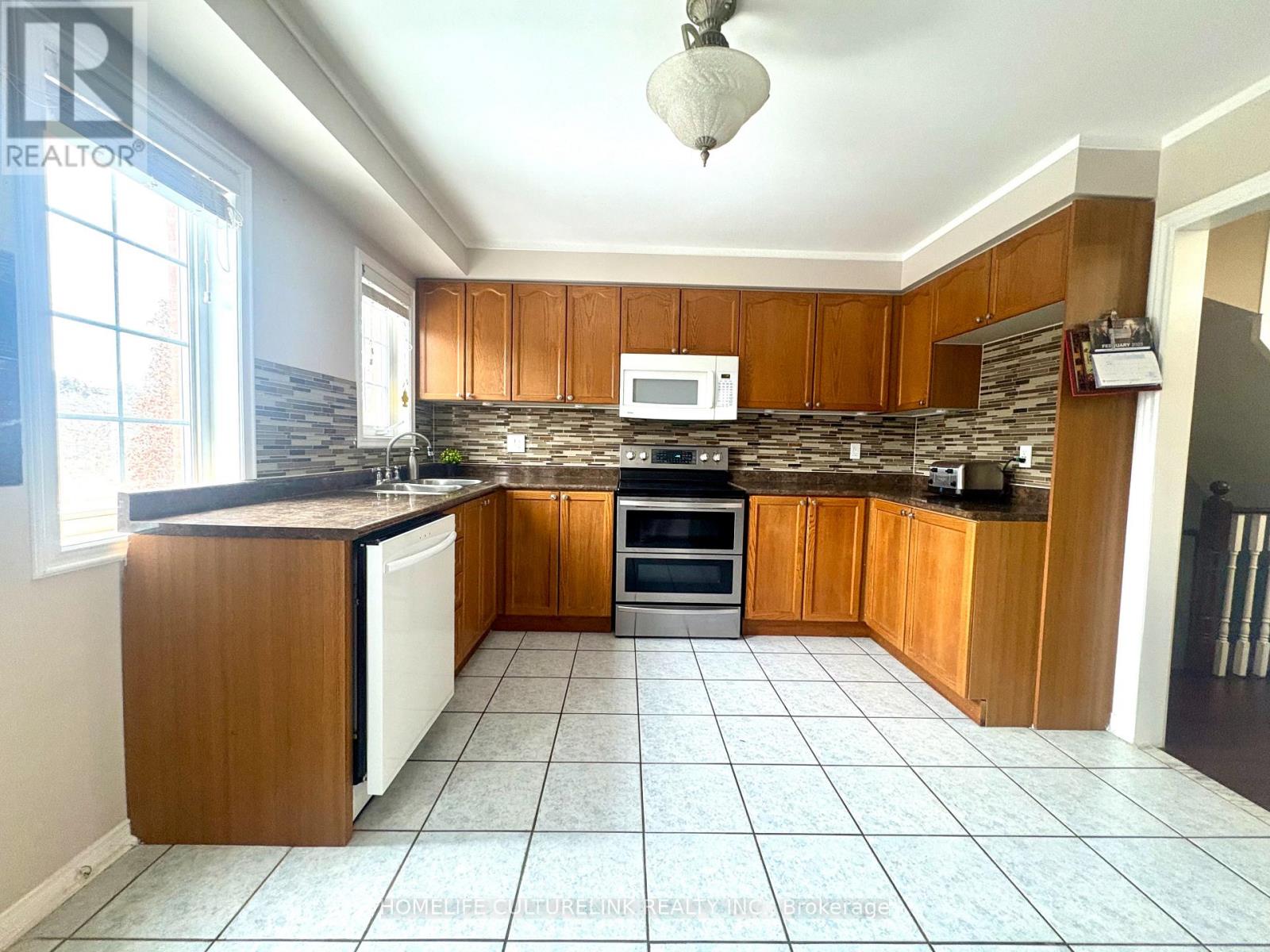 Photo 11 of 32 1100 Begley Street, Pickering ON