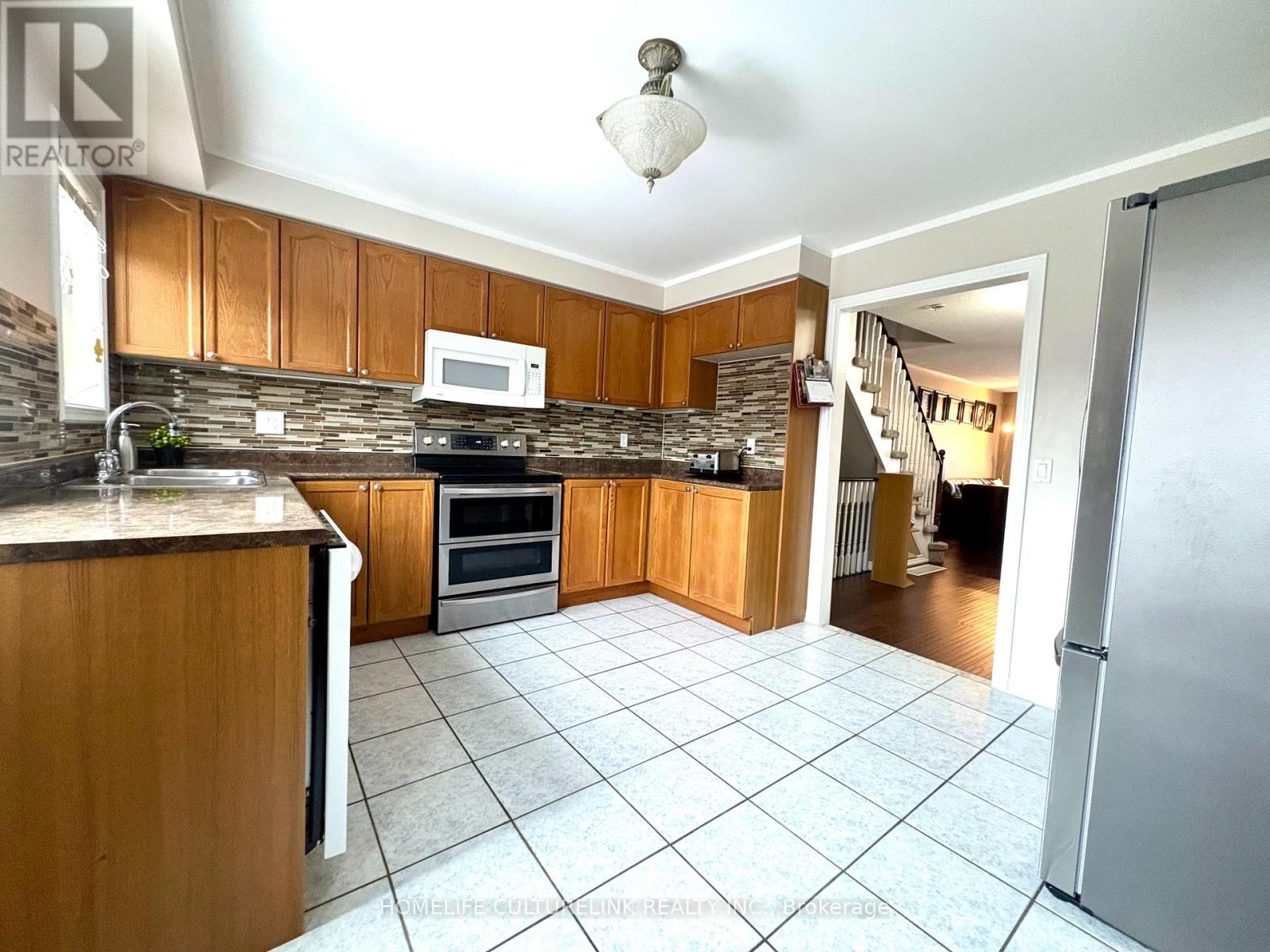Photo 4 of 32 1100 Begley Street, Pickering ON