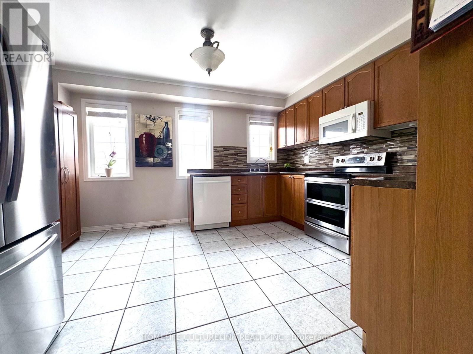 Photo 7 of 32 1100 Begley Street, Pickering ON