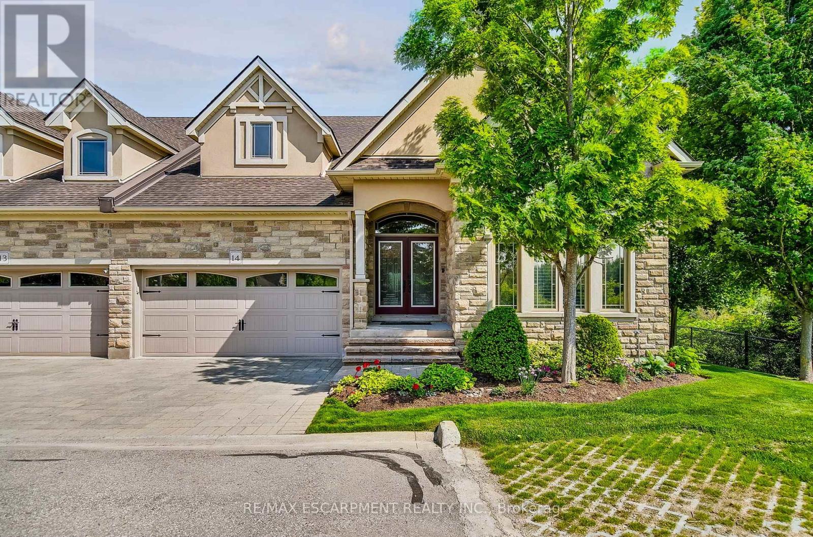 Photo 11 of 14 19 Simmonds Drive, Guelph ON