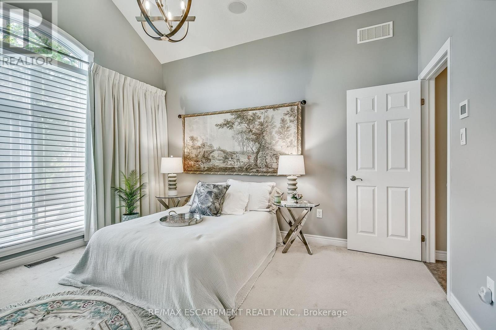 Photo 7 of 14 19 Simmonds Drive, Guelph ON