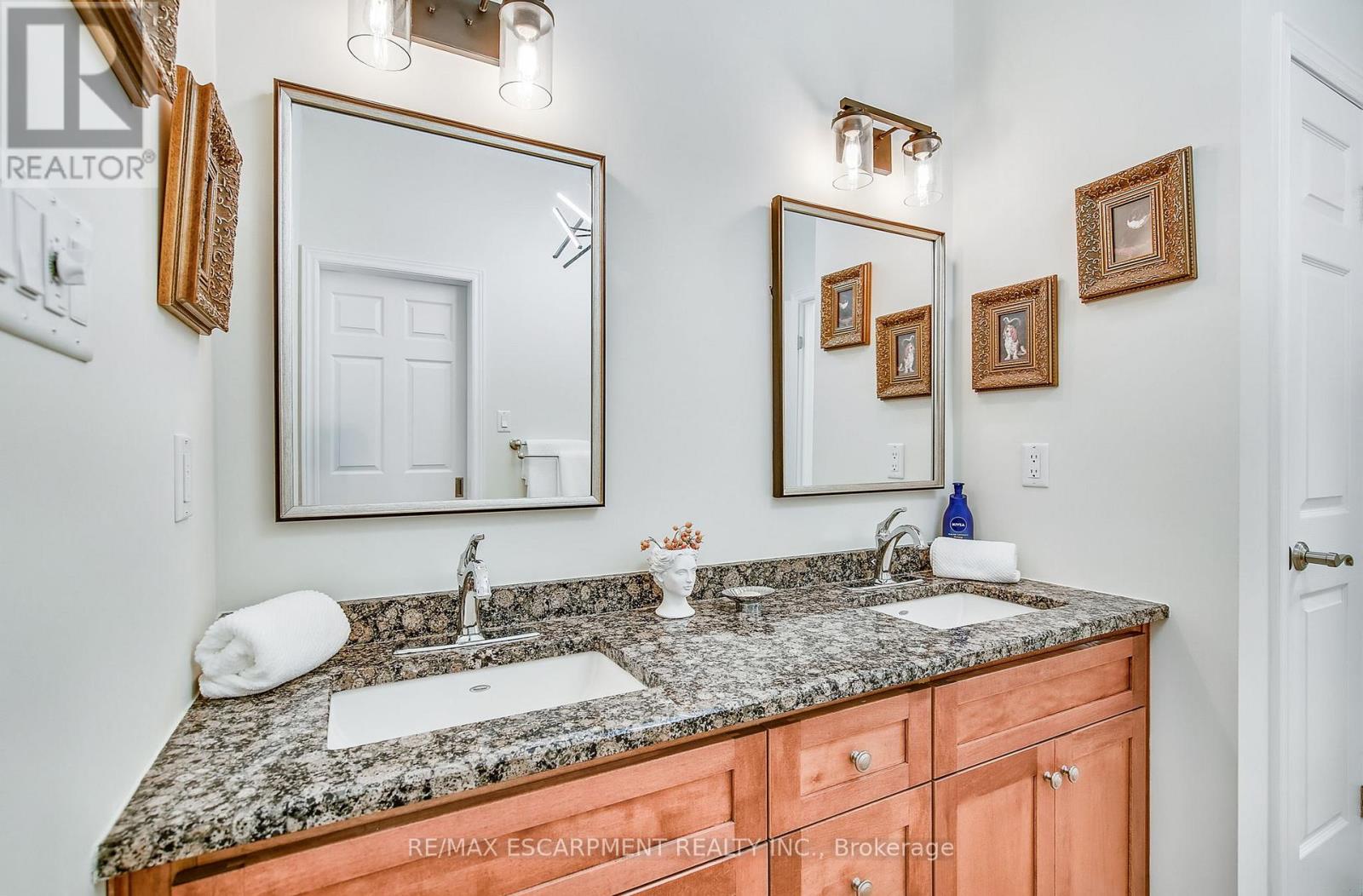 Photo 42 of 14 19 Simmonds Drive, Guelph ON