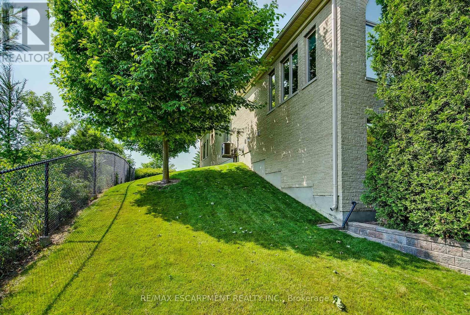 Photo 43 of 14 19 Simmonds Drive, Guelph ON