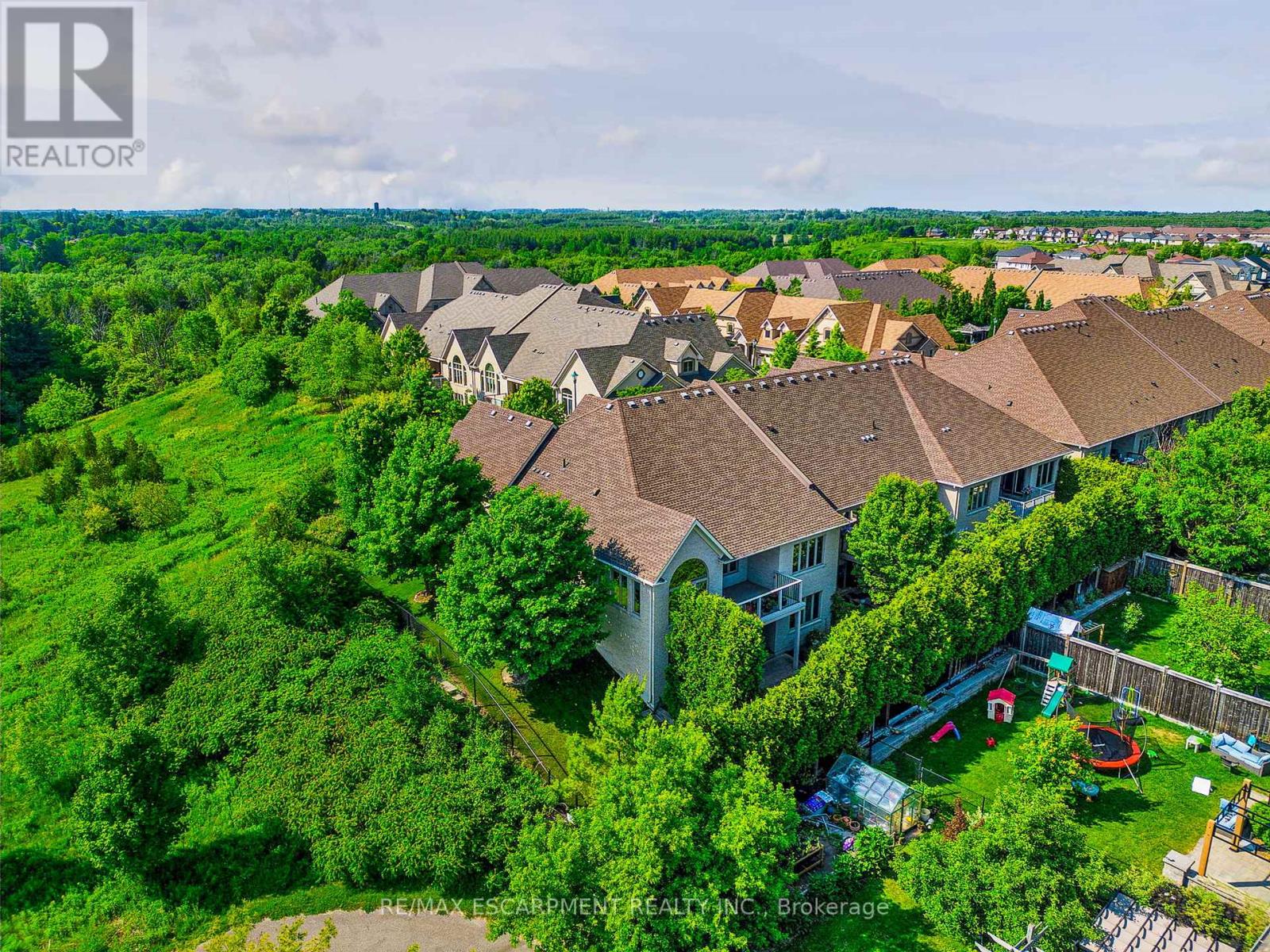 Photo 8 of 14 19 Simmonds Drive, Guelph ON