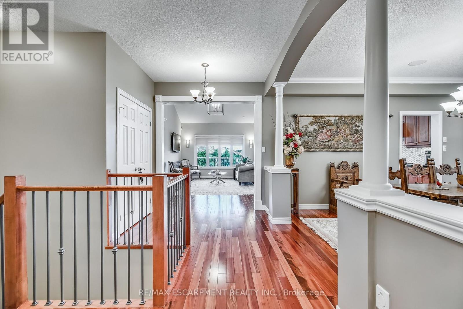 Photo 4 of 14 19 Simmonds Drive, Guelph ON