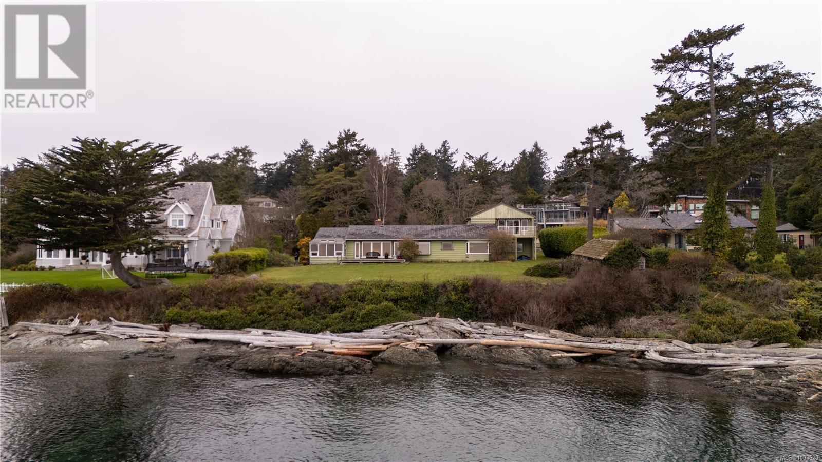  3901 Tudor Avenue, Saanich