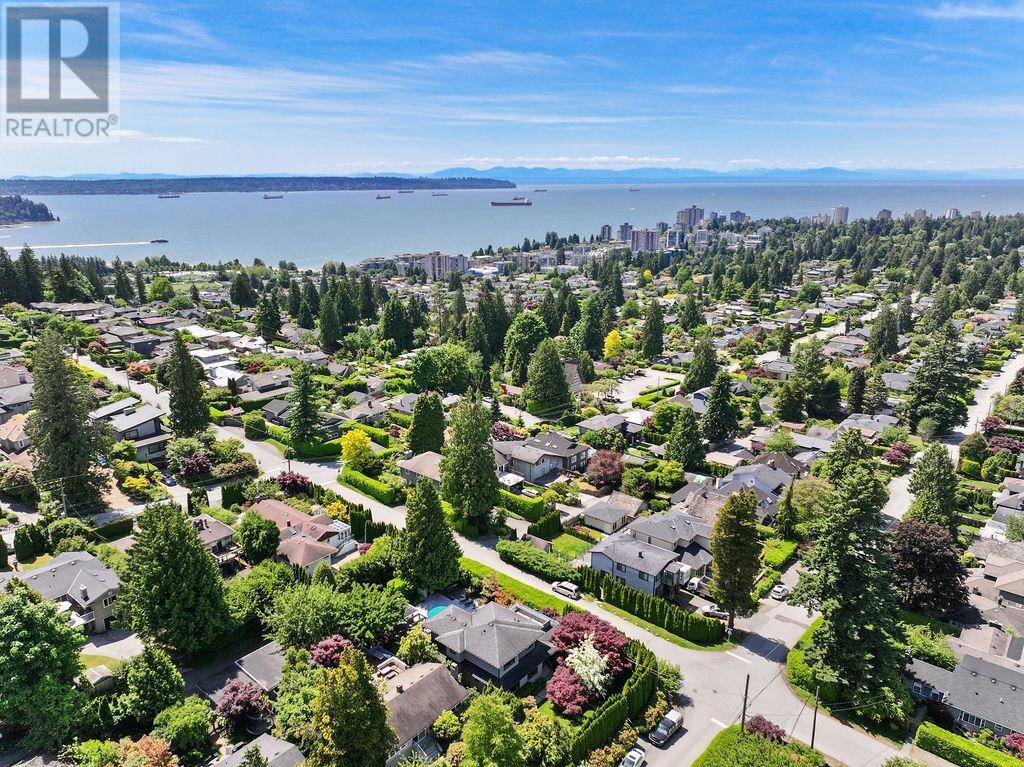 990 JEFFERSON AVENUE, West Vancouver