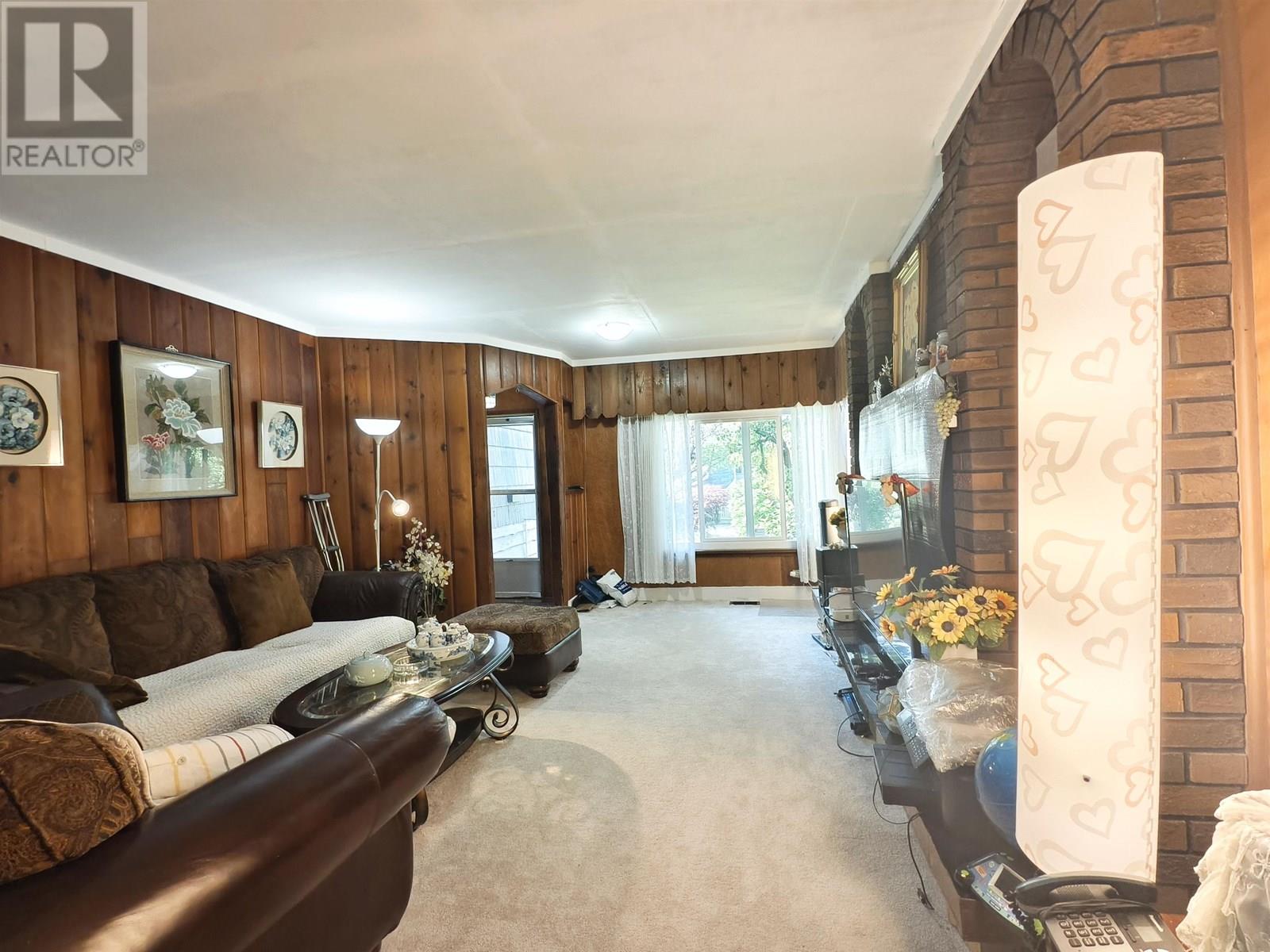 Photo 9 of 7606 Ulster Street, Burnaby BC