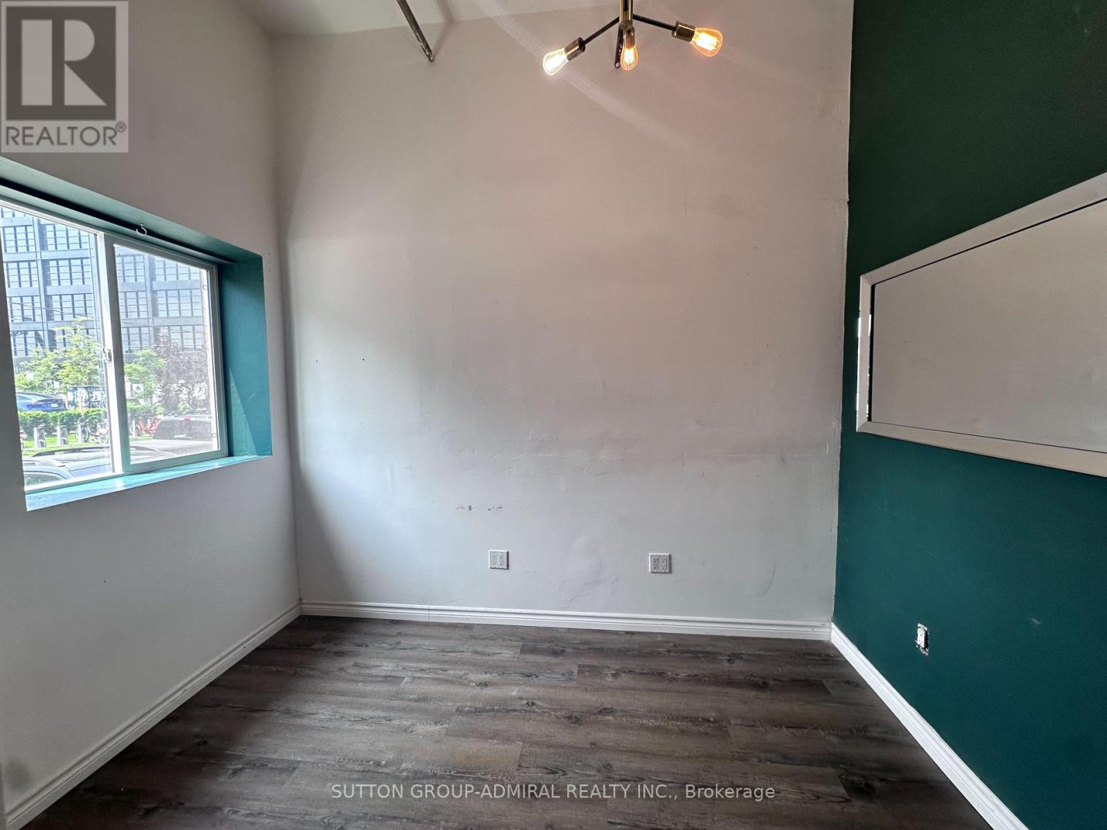 STUDIO 6 - 151 STERLING ROAD