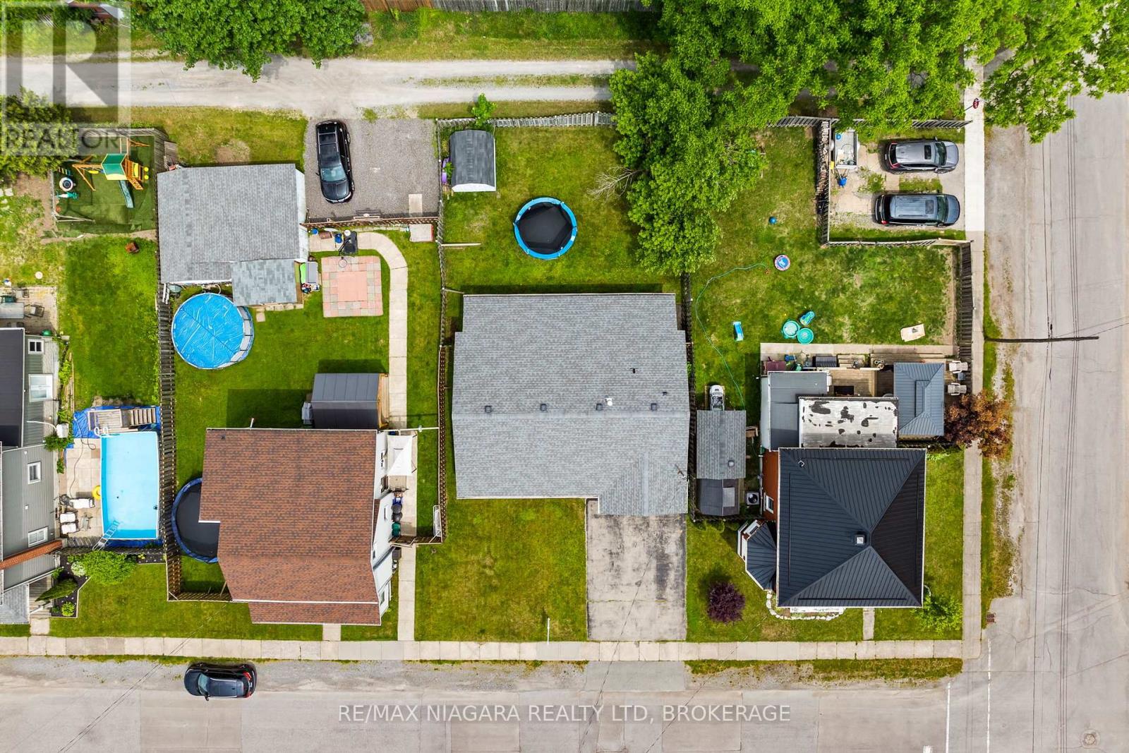 Photo 15 of 39 Pine Street, Port Colborne ON