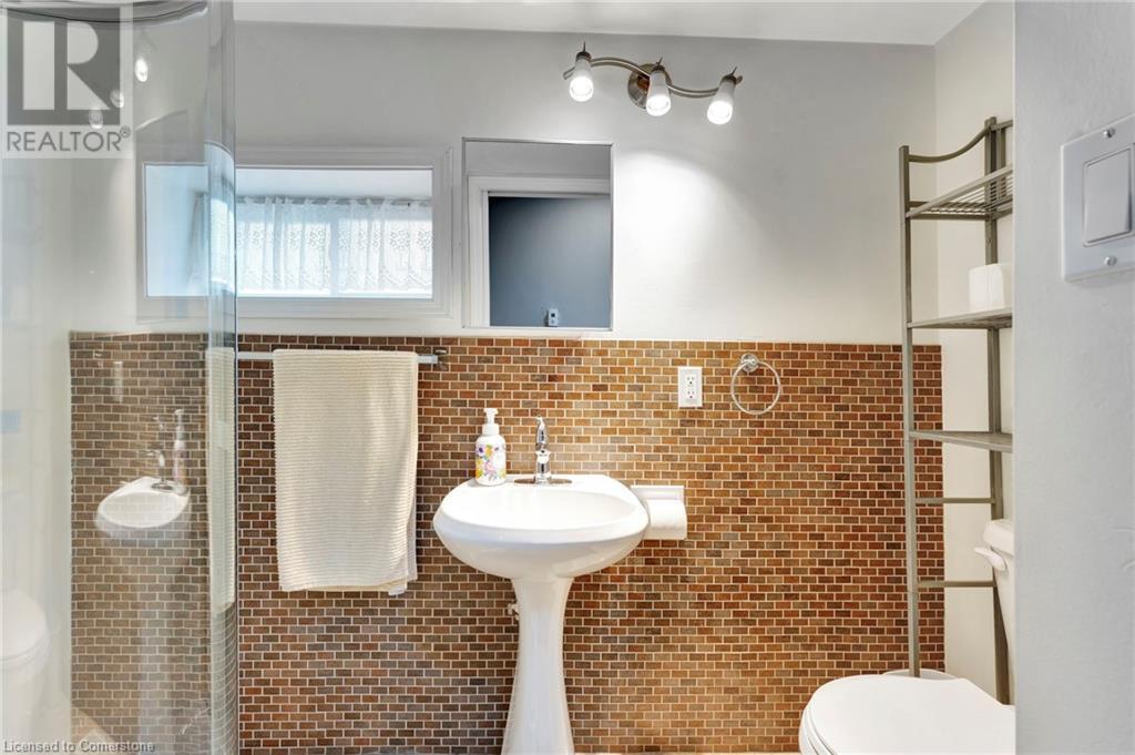 Photo 14 of 23 Palace Street, Brantford ON