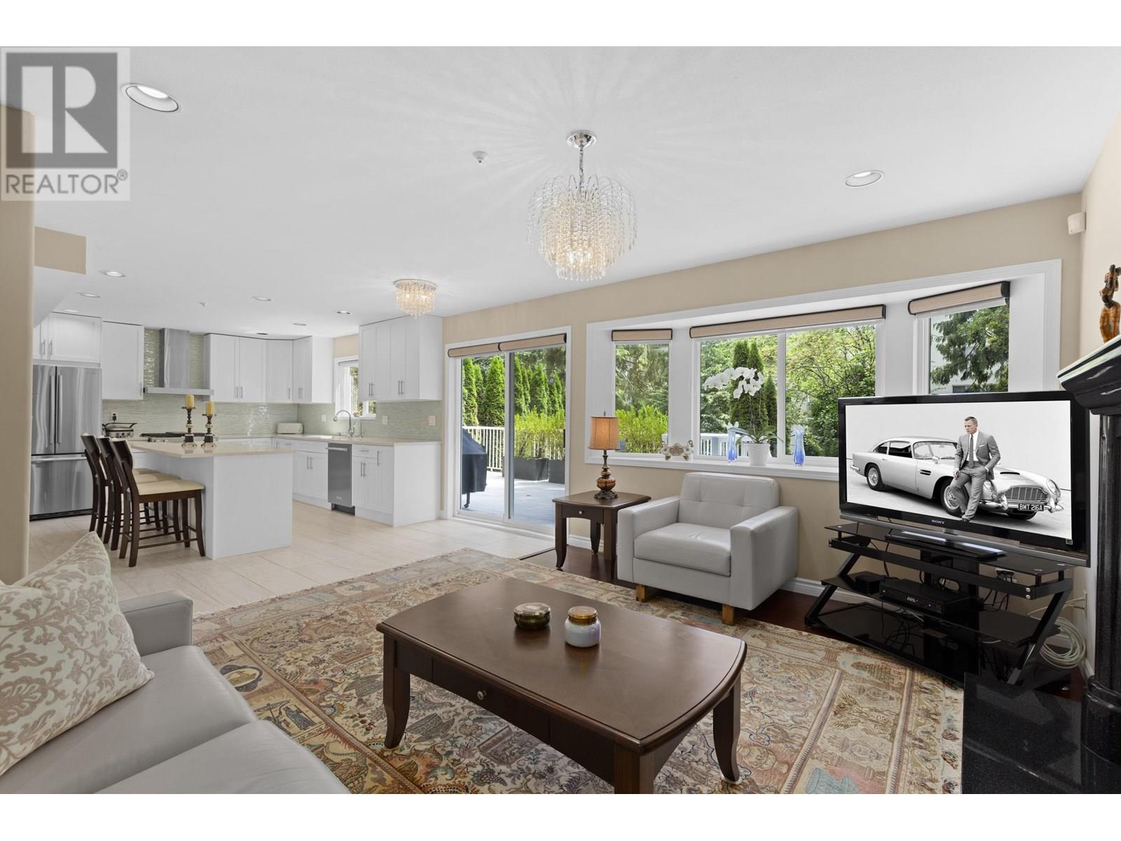 Photo 12 of 1426 Fulton Avenue, West Vancouver BC